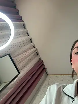 BambiRoses online show from July 6, 2026, 4:19 am