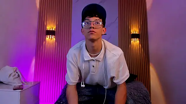 Snapshot of Christopher_Hunter chatting on March 19, 2026, 7:36 pm Christopher Hunter online show from March 19, 2026, 7:36 pm