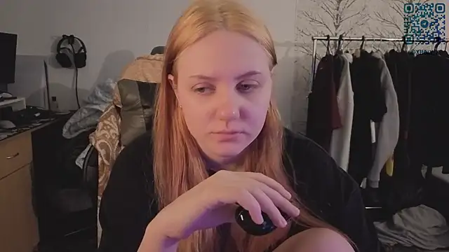 Snapshot of Holy_Kveta chatting on April 2, 2026, 3:57 am Holy Kveta online show from April 2, 2026, 3:57 am