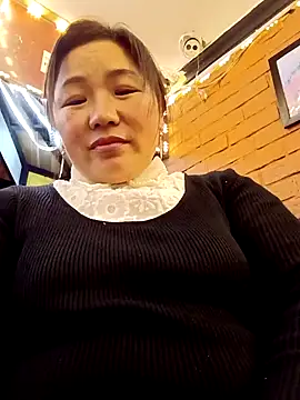 quynhbupbe11 online show from March 8, 2026, 11:02 am