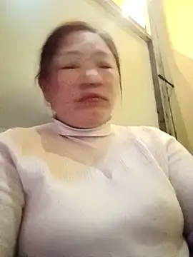 quynhbupbe11 online show from March 18, 2026, 7:22 am