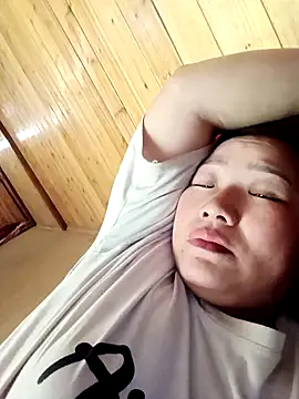 quynhbupbe11 online show from February 7, 2026, 5:15 am