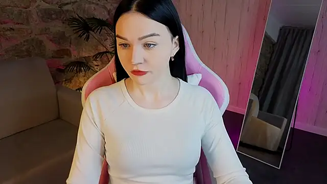 JadeCharm online show from February 4, 2026, 8:42 am