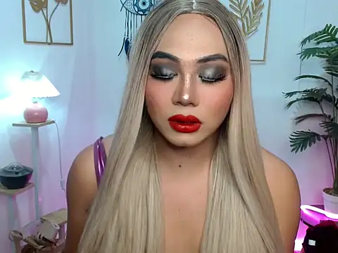 Serenity Mooree online show from March 24, 2026, 11:38 pm