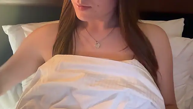 Lucyschickt online show from June 5, 2026, 9:09 pm