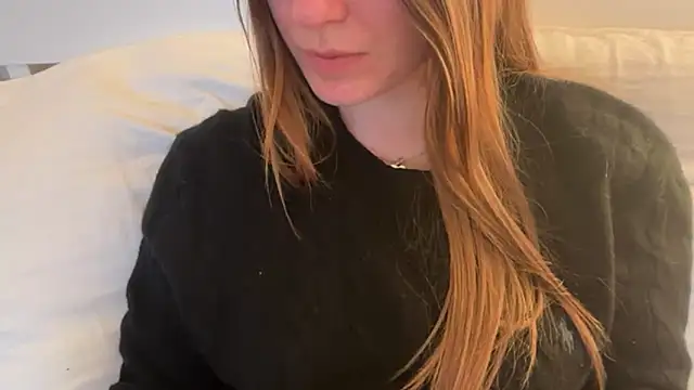 Lucyschickt online show from May 1, 2026, 6:57 pm