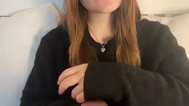 Lucyschickt online show from May 7, 2026, 5:38 pm