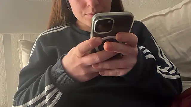 Lucyschickt online show from February 26, 2026, 5:46 pm