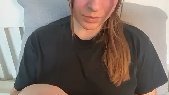Lucyschickt online show from June 11, 2026, 2:14 pm
