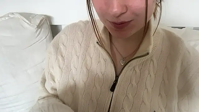 Lucyschickt online show from April 25, 2026, 9:45 am