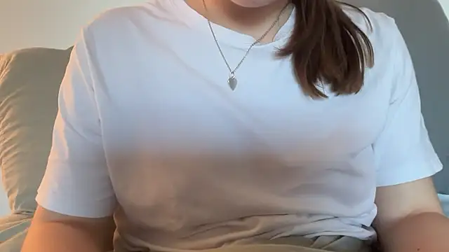 Lucyschickt online show from February 27, 2026, 4:07 pm