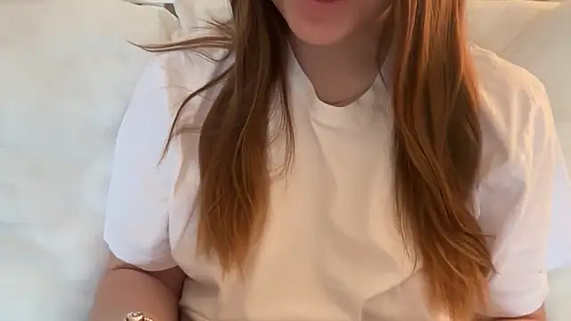 Lucyschickt online show from May 5, 2026, 6:05 am