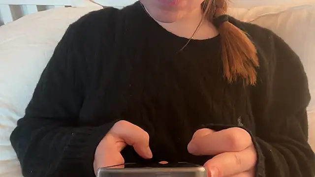 Lucyschickt online show from April 30, 2026, 6:37 pm