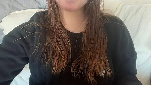 Lucyschickt online show from April 22, 2026, 5:31 pm