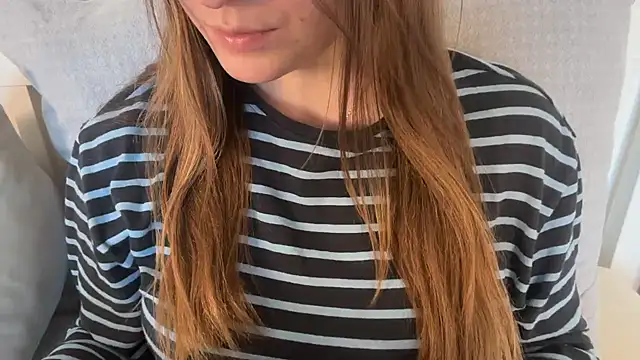 Lucyschickt online show from June 7, 2026, 6:24 pm