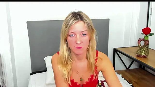 MileyXStar online show from February 18, 2026, 9:22 pm