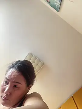 Snapshot of Youyou_12 chatting on March 15, 2026, 7:04 am Youyou 12 online show from March 15, 2026, 7:04 am