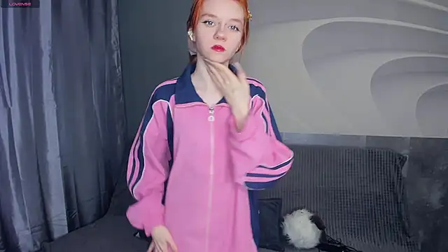 TarynPalek online show from May 10, 2026, 7:45 am
