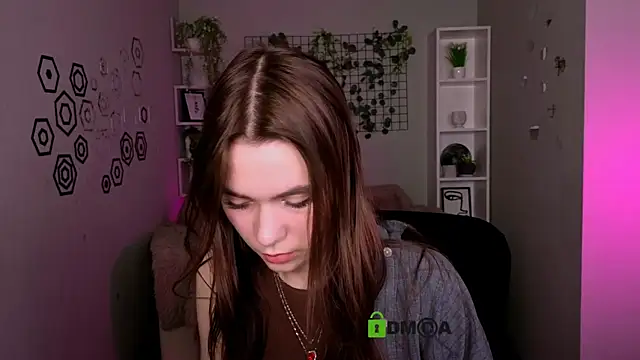 laurenmurrr online show from May 17, 2026, 9:20 am