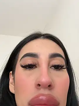 valentina252005 online show from February 16, 2026, 10:47 am