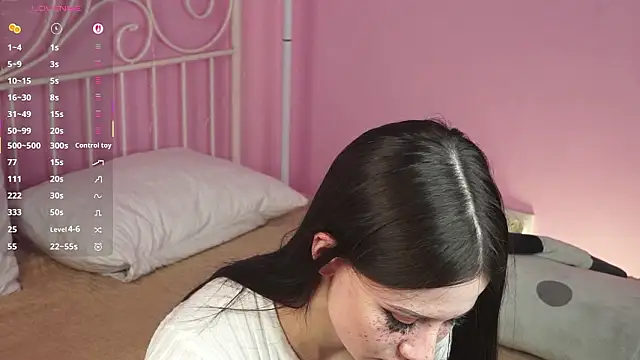 EvilyneEva online show from February 3, 2026, 10:53 am