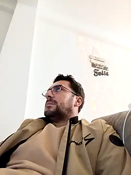 NatanCasad0 online show from February 8, 2026, 8:39 pm