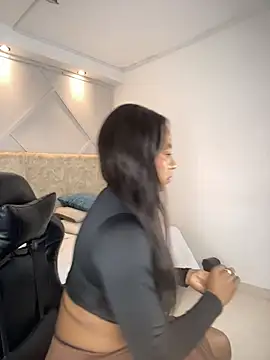 Snapshot of amara_queen_ chatting on June 9, 2026, 11:44 am amara queen online show from June 9, 2026, 11:44 am