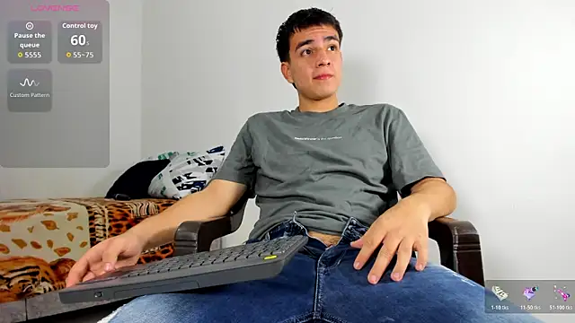 Snapshot of david_hot08 chatting on March 6, 2026, 6:41 am david hot08 online show from March 6, 2026, 6:41 am