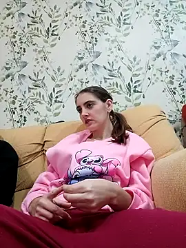 laparejaideal08 online show from February 16, 2026, 8:40 pm