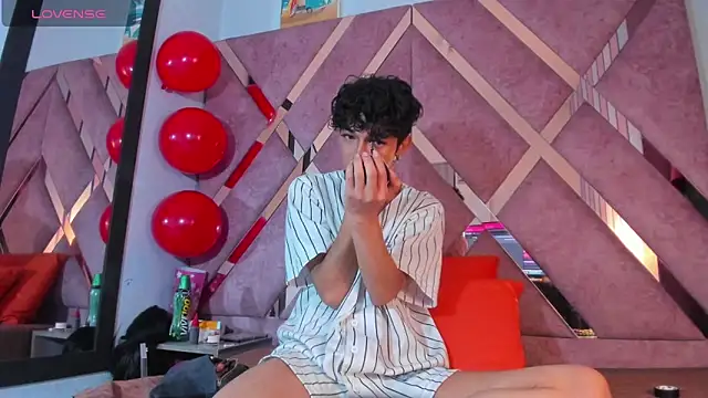 MeghanQueen   online show from February 14, 2026, 4:23 am