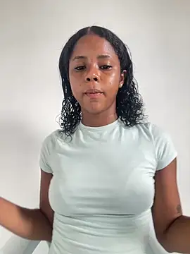 LIA PARKERR online show from May 13, 2026, 5:42 pm