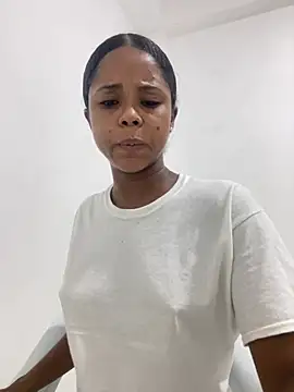 LIA PARKERR online show from April 29, 2026, 4:16 am