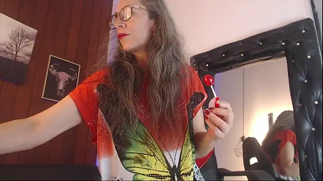 laurasofia45 online show from February 10, 2026, 7:24 pm