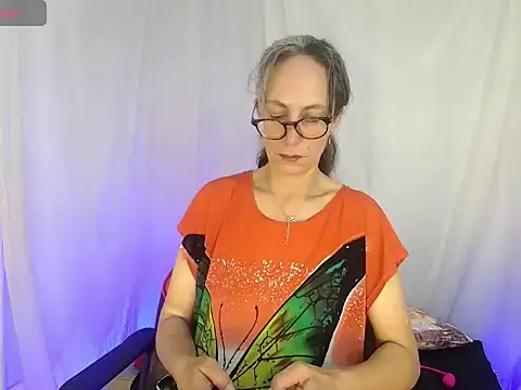 laurasofia45 online show from May 10, 2026, 2:30 pm