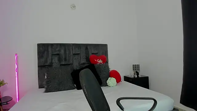 Malory Saenzz online show from February 17, 2026, 8:17 pm