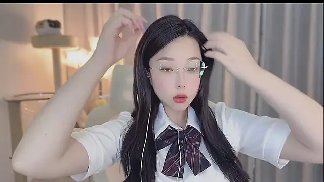 Snapshot of Yumi_yuni chatting on May 16, 2026, 11:26 pm Yumi yuni online show from May 16, 2026, 11:26 pm