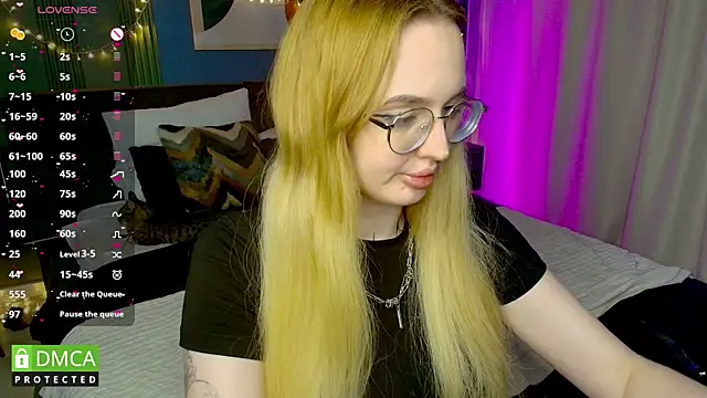 Snapshot of AdeLuna chatting on May 25, 2026, 9:13 pm AdeLuna online show from May 25, 2026, 9:13 pm