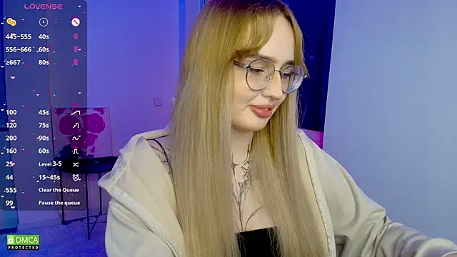 AdeLuna online show from April 24, 2026, 9:06 pm