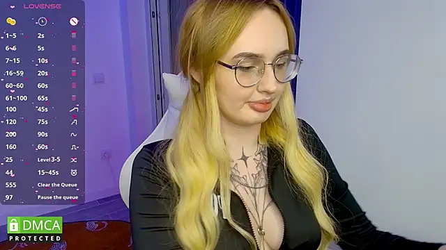 Snapshot of AdeLuna chatting on May 28, 2026, 9:43 pm AdeLuna online show from May 28, 2026, 9:43 pm