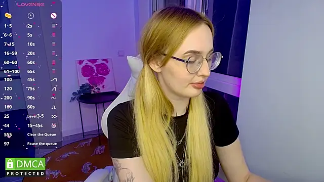 Snapshot of AdeLuna chatting on May 30, 2026, 9:42 pm AdeLuna online show from May 30, 2026, 9:42 pm