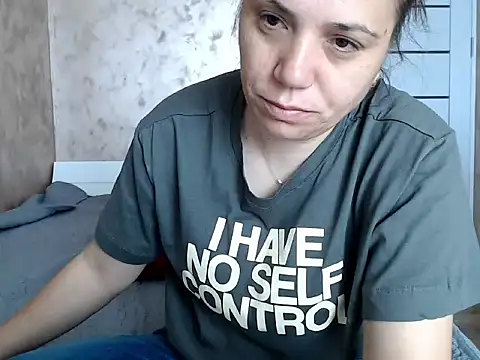 LorraGrey online show from April 27, 2026, 6:11 am