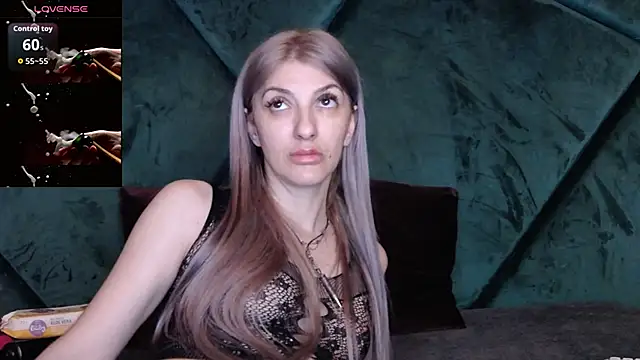 LannaQuinn online show from April 24, 2026, 2:57 am
