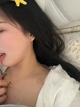 Snapshot of mimi-love13 chatting on March 2, 2026, 5:08 am mimi-love13 online show from March 2, 2026, 5:08 am