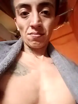 Snapshot of Alejo9718 chatting on February 8, 2026, 1:42 pm Alejo9718 online show from February 8, 2026, 1:42 pm