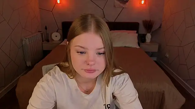 Milana Mone online show from February 6, 2026, 3:13 am