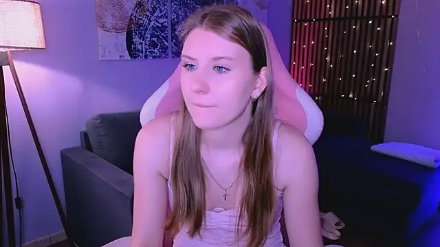 Snapshot of Caroline_Desire_ chatting on April 1, 2026, 7:31 am Caroline Desire online show from April 1, 2026, 7:31 am