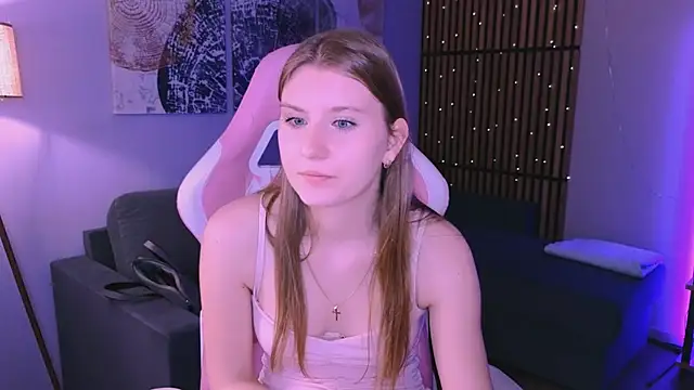 Snapshot of Caroline_Desire_ chatting on April 3, 2026, 7:48 am Caroline Desire online show from April 3, 2026, 7:48 am