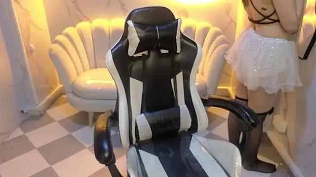 Snapshot of Valerie_moon_b chatting on March 19, 2026, 1:11 pm Valerie moon b online show from March 19, 2026, 1:11 pm