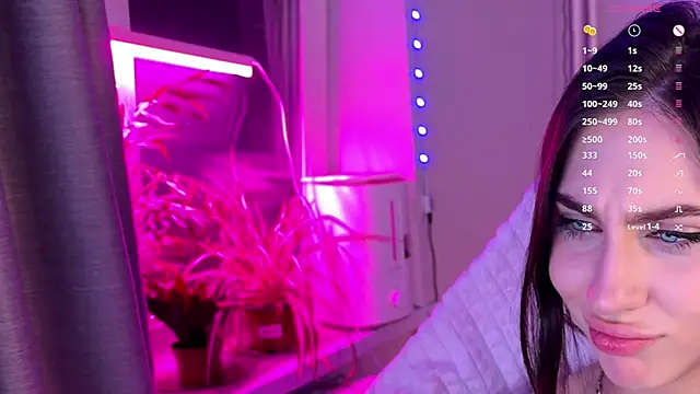 lunawho online show from May 7, 2026, 8:01 pm