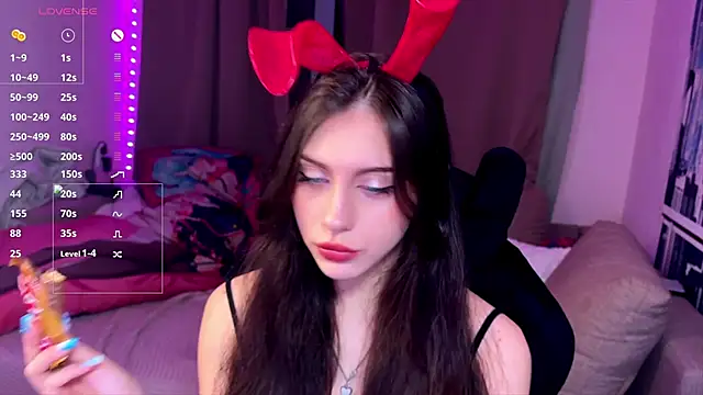 lunawho online show from June 12, 2026, 7:44 pm